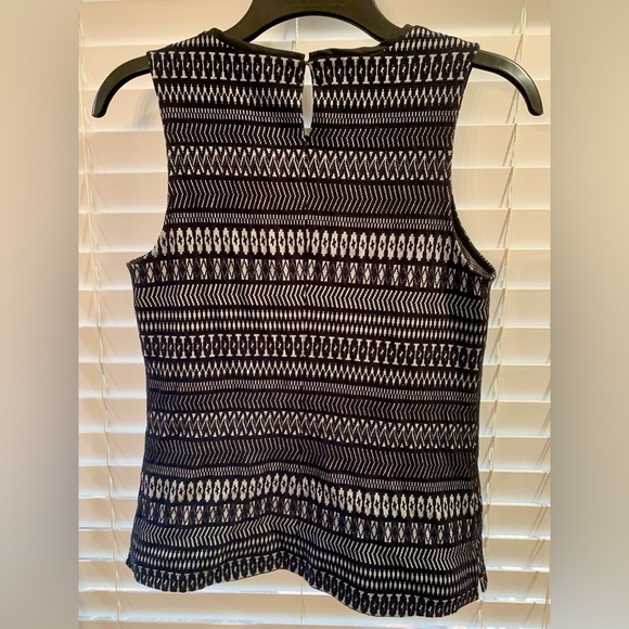 Banana Republic Navy Print Sleeveless Top Size XS - Picture 2 of 4